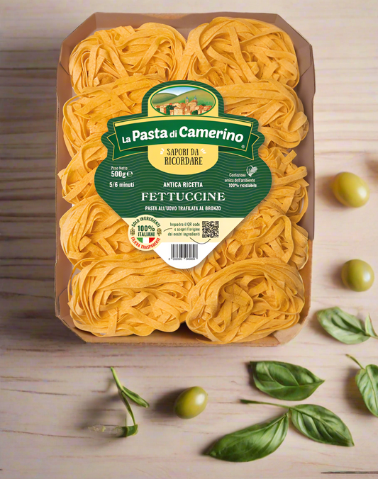 Pack of La Pasta di Camerino Fettuccine pasta with a green label on a white background